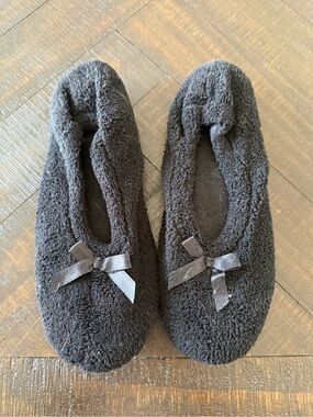 Black Fuzzy Ballet Slipper Socks with Bow Size 5/6